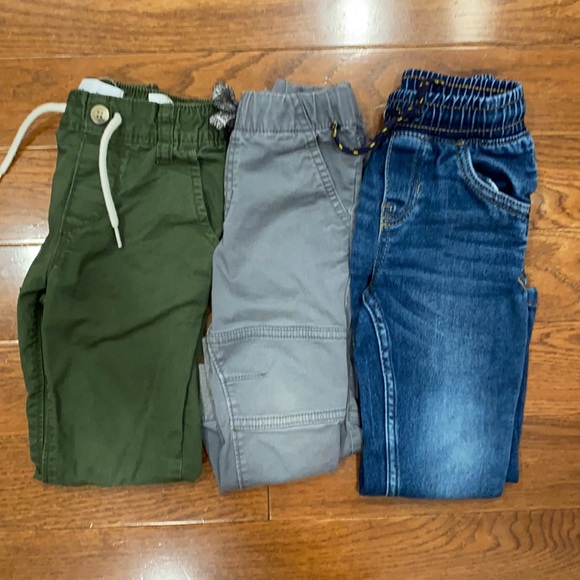 Boys Bundle Size 2T pants - Picture 1 of 4